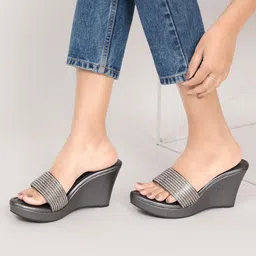 FABBHUE Embellished Open Toe Wedges image 4