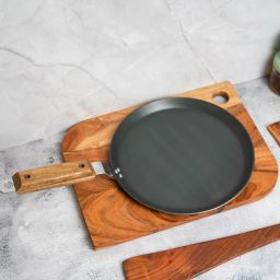 Iron Flat Tawa with Strong Wooden Handle Black 100% Toxin-Free Tawa 25 cm diameter-11