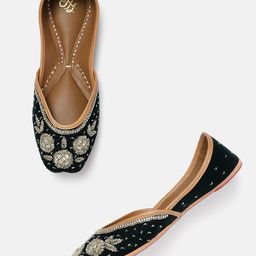 House of Pataudi Floral Embroidered Ethnic Mojaris-16
