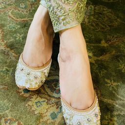 DESI COLOUR Women Off White Printed Ethnic Mojaris Flats-image-58