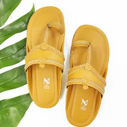 THE MADRAS TRUNK Men Yellow One ToeLeather Flats-39