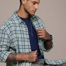 Roadster Men Checked Relaxed Fit Casual Shirt-image-90