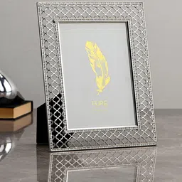 Pure Home and Living Silver-Toned Shiny Textured Photo Frame-image-6