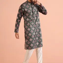 KISAH Floral Printed Regular Straight Kurta With Trousers-70