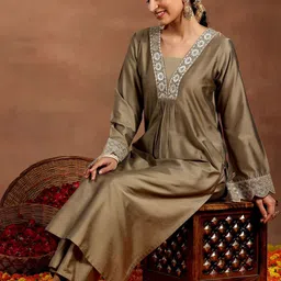 Gerua By Libas Women Floral Embroidered Regular Kurta with Trousers-picture-39