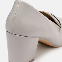 her by invictus Block Pumps with Tassel image 5