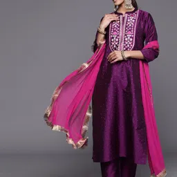 Varanga Embroidered Regular Thread Work Kurta with Trousers & With Dupatta image 5