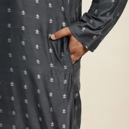 SOJANYA PLUS Men Grey Self Design Kurta with Pyjamas image 3