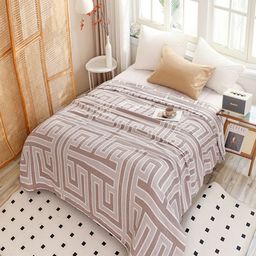 JC HOME Multicoloured AC Room 300 GSM Single Bed Quilt-image-50