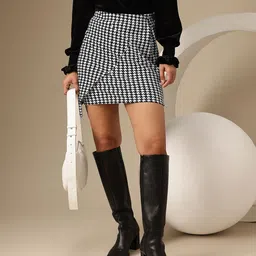 Chemistry Abstract Printed Tulip Mini Skirt-image-56