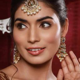 Aatmana Gold-Toned & Kundan & Pearl Studded Green Enamelled Maang Tikka with Earring Set for Women-image-36