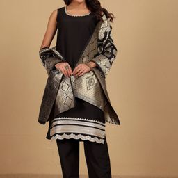 Varanga Sleeveless Round Neck Straight Kurta With Trousers And Dupatta-image-33