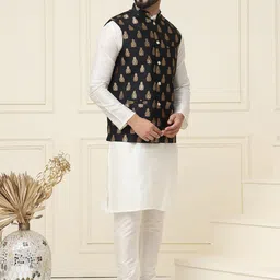 SOJANYA Men Regular Kurta with Churidar image 4