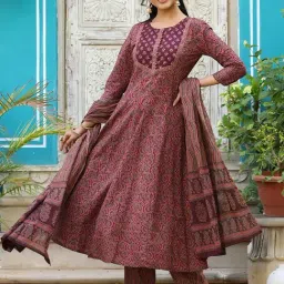 Vaamsi Brown Rayon Floral Print Kurta Pant Set With Dupatta-picture-19