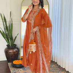 Navlik Women Embroidered Regular Kurta with Trousers & With Dupatta image 4