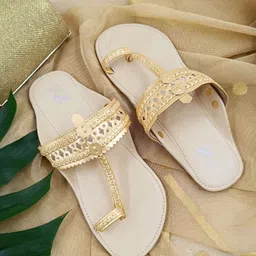 THE MADRAS TRUNK Women Ethnic One Toe Kolhapuri Sandals-image-21