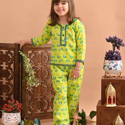 Superminis Cotton Three Fourth Sleeves Ethnic Motif Printed Top And  Pant Set - Green-image-92