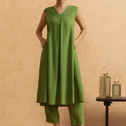 STYLEBAAZI V-Neck Pleated A-Line Kurta With Trousers-image-53