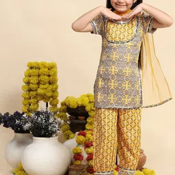 Cutiekins Boys Ethnic Motifs Printed Empire Kurta with Salwar & With Dupatta-image-46