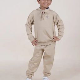 Kiddopanti Boys Beige Solid Full Sleeves Hoodie with Trackpants-image-13