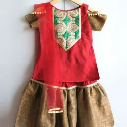 Many Frocks Kids Maroon & Green Embellished Kurta Set-image-29