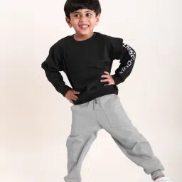 Kiddopanti Boys Black & Grey Melange Solid Full Sleeves Sweatshirt with Trackpants-image-61