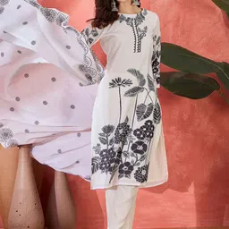 Sangria Women Floral Printed Kurta with Trousers & Dupatta-image-77