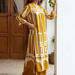 Kaftanize Printed Regular Kurta With Palazzos image 3