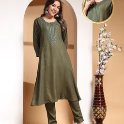 Zelena 100% Rayon Three Fourth Sleeves Mirror Embroidery On Neckline Maternity Feeding Kurta & Pajama Set with Zip Nursing Access - Green-picture-28