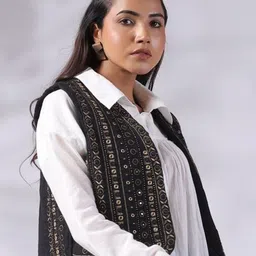 Nyaro Women Geometric Crop Open Front Jacket with Embroidered image 4