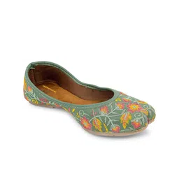 Anouk Women Embellished Ethnic Mojaris with Embroidered Flats-image-41