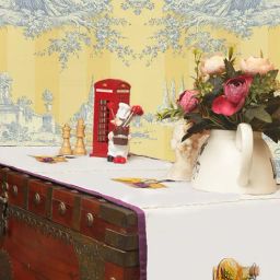 DE CHEVALERiE en Rouge Crimson Easter Multicolor Cotton Table Runner-19