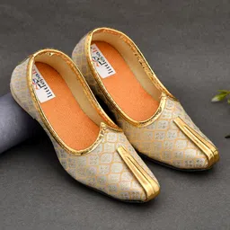 Little Palz Ethnic Motif Embroidered Slip On Mojaris - Golden-picture-0