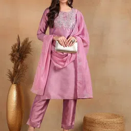 House of Pataudi Floral Yoke Design Round Neck Straight Kurta & Trousers With Dupatta-picture-21