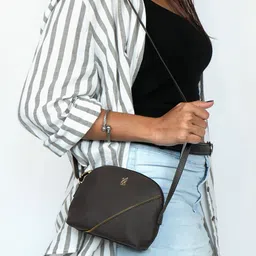 Baggit Structured Sling Bag image 5
