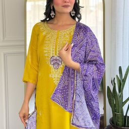Lilots Floral Embroidered Thread Work Kurta With Trousers & Dupatta image 2