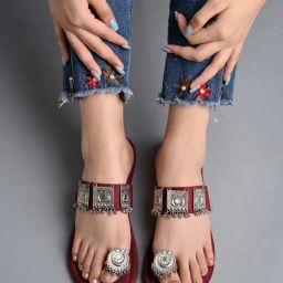 Shoetopia Kids Maroon Toe Ring Sandals-image-1