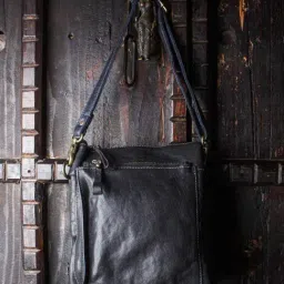 Art N Vintage Jack Black Leather Solid Medium Cross Body Bag-image-56