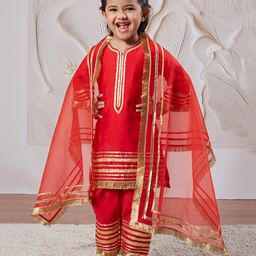 Vastramay Silk Blend Three Fourth Sleeves Lace Embellished Kurta Pant With Dupatta Set - Red-image-83