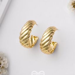 EVERSTYLISH Crescent Shaped Half Hoop Earrings-21