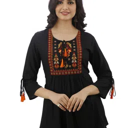 DMP EXPORT Women Thread Work Kurta-picture-12