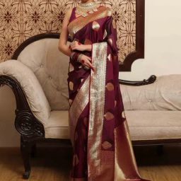Satrani Maroon Silk Blend Woven Saree With Unstitched Blouse-image-11