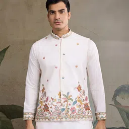 ODETTE Men Embroidered Kurta-picture-49