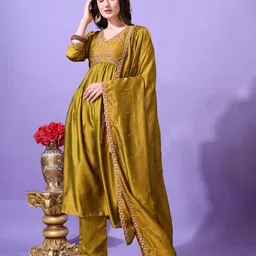 Hirvanti Fashion Floral Yoke Design Empire V-Neck Embroidered Kurta With Trouser Dupatta-50