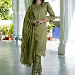 VredeVogel Floral Embroidered Yoke Design Sequined Straight Kurta With Trousers & Dupatta-picture-4