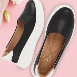 FAUSTO Women Colourblocked PU Loafers-14