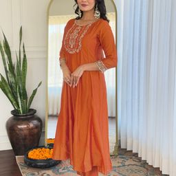 Navlik Women Embroidered Regular Kurta with Trousers & With Dupatta image 2