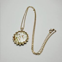 Azaayah Gold-Plated Dried Flowers Design Bohemian Resin Circular Pendants With Chains-32