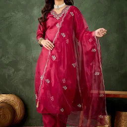 VredeVogel Floral Embroidered Thread Work Kurta With Trousers & Dupatta-image-46
