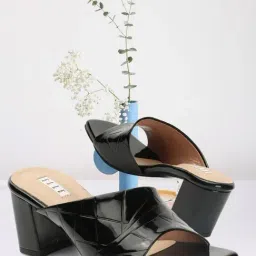 Elle Women's Black Casual Sandals-image-81
